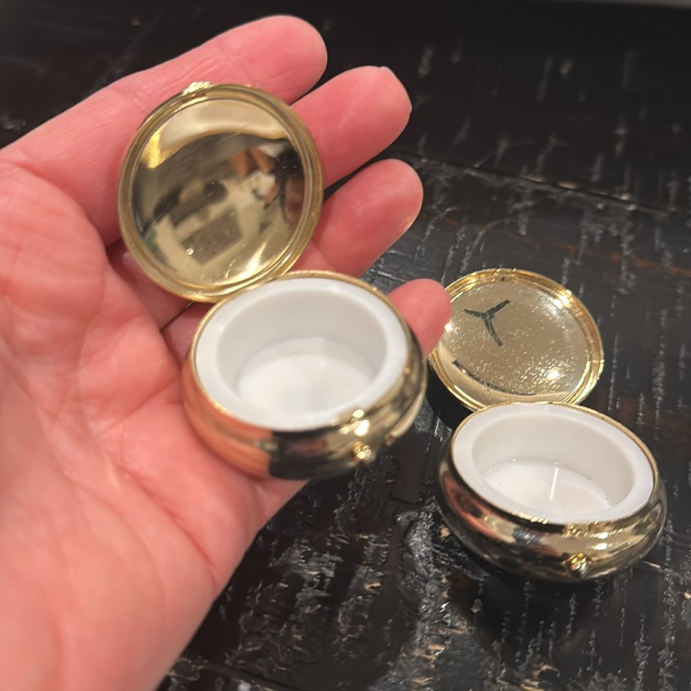 Two small pill containers - Picture 4 of 4